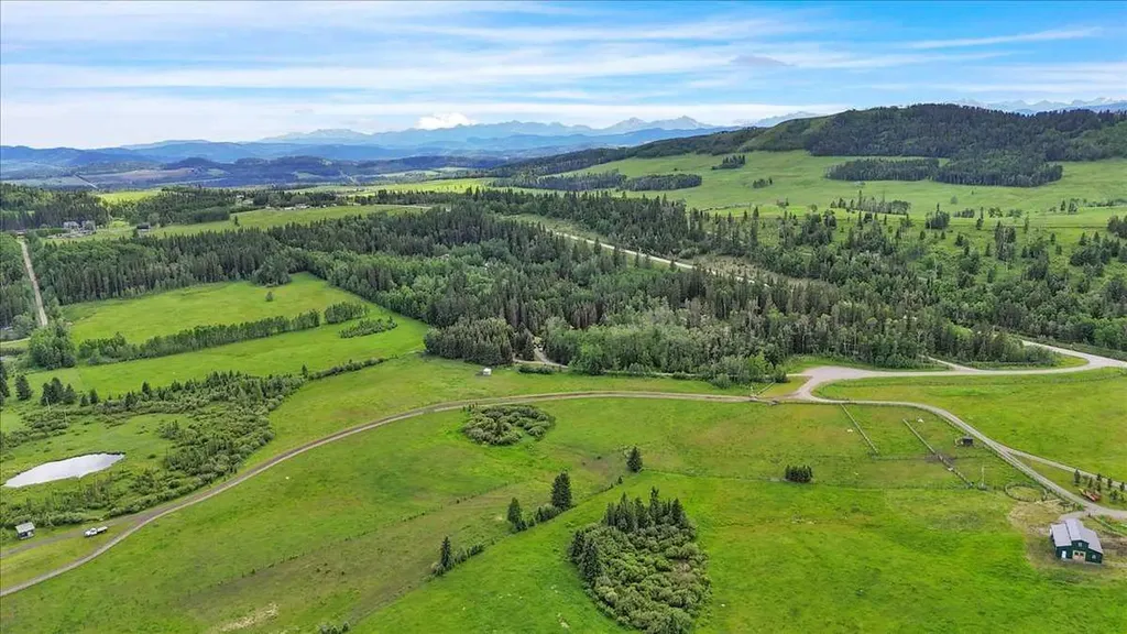 304241 278 Avenue W Rural Foothills County AB T0L 1K0
