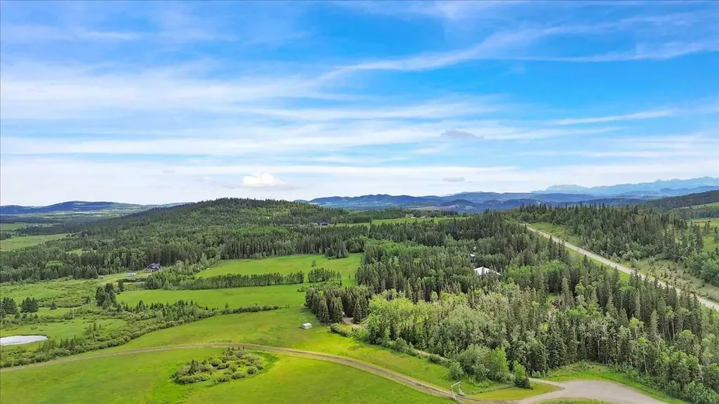 304241 278 Avenue W Rural Foothills County AB T0L 1K0
