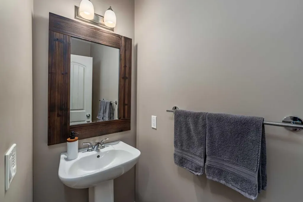 220 Copperpond Green SE Calgary AB T2Z 1H9