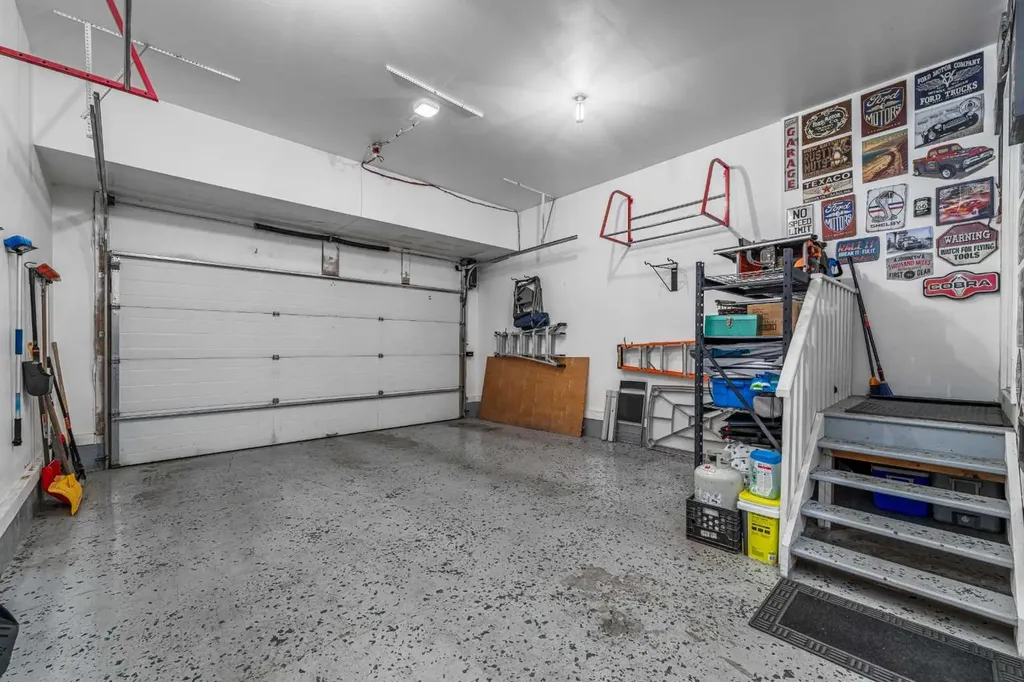 220 Copperpond Green SE Calgary AB T2Z 1H9