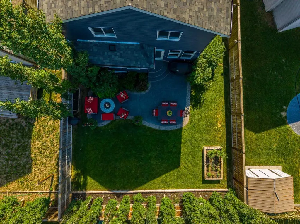 220 Copperpond Green SE Calgary AB T2Z 1H9