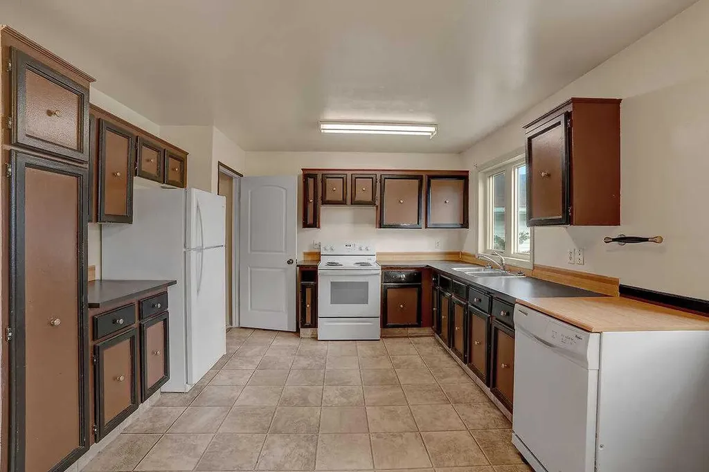 151 Midlawn Close SE Calgary AB T2X 1A7