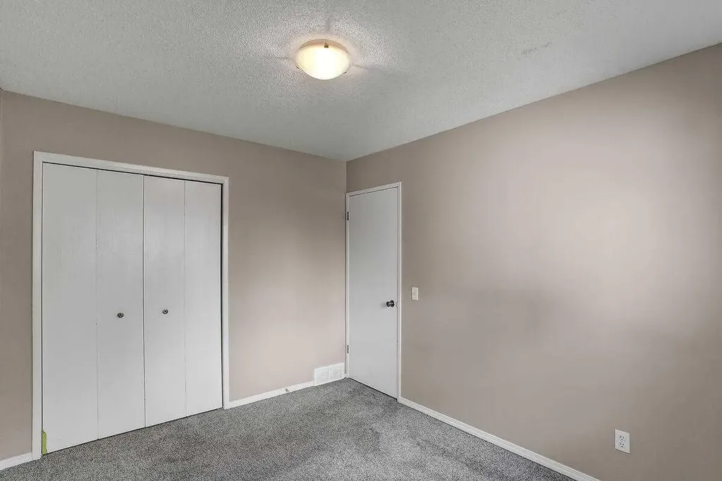 151 Midlawn Close SE Calgary AB T2X 1A7