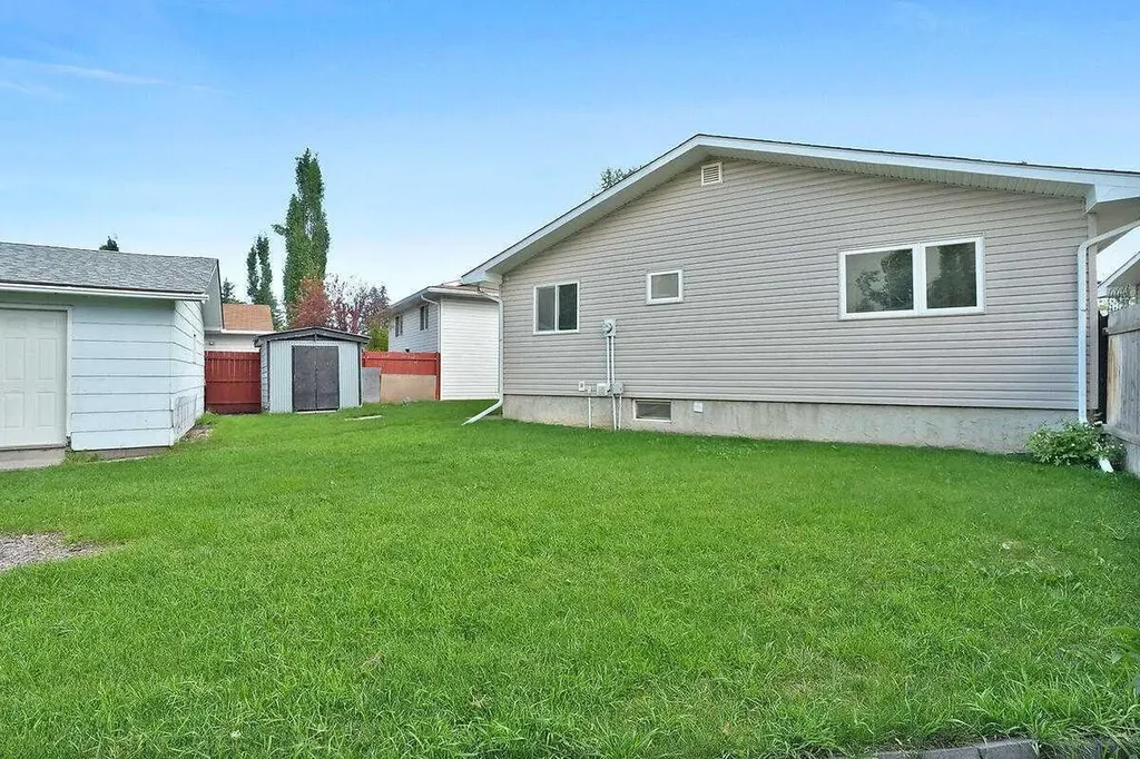 151 Midlawn Close SE Calgary AB T2X 1A7