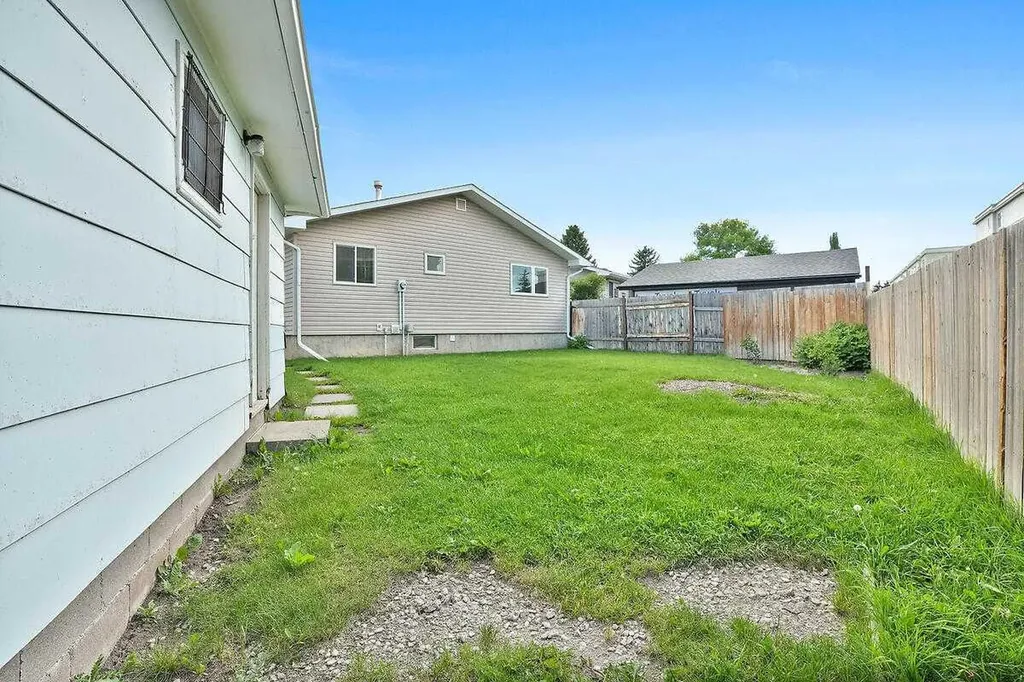151 Midlawn Close SE Calgary AB T2X 1A7