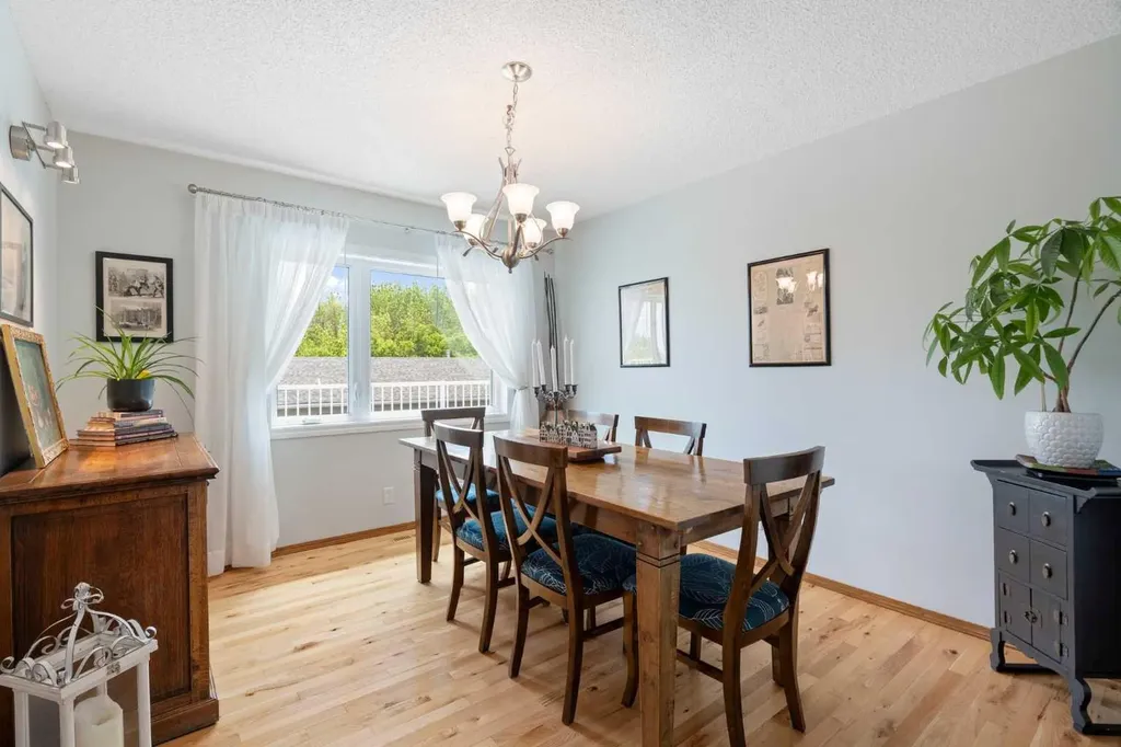 31 Biggar Heights Bay Rural Rocky View County AB T3R 1H4
