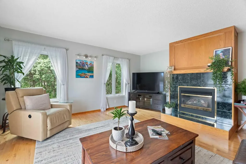 31 Biggar Heights Bay Rural Rocky View County AB T3R 1H4