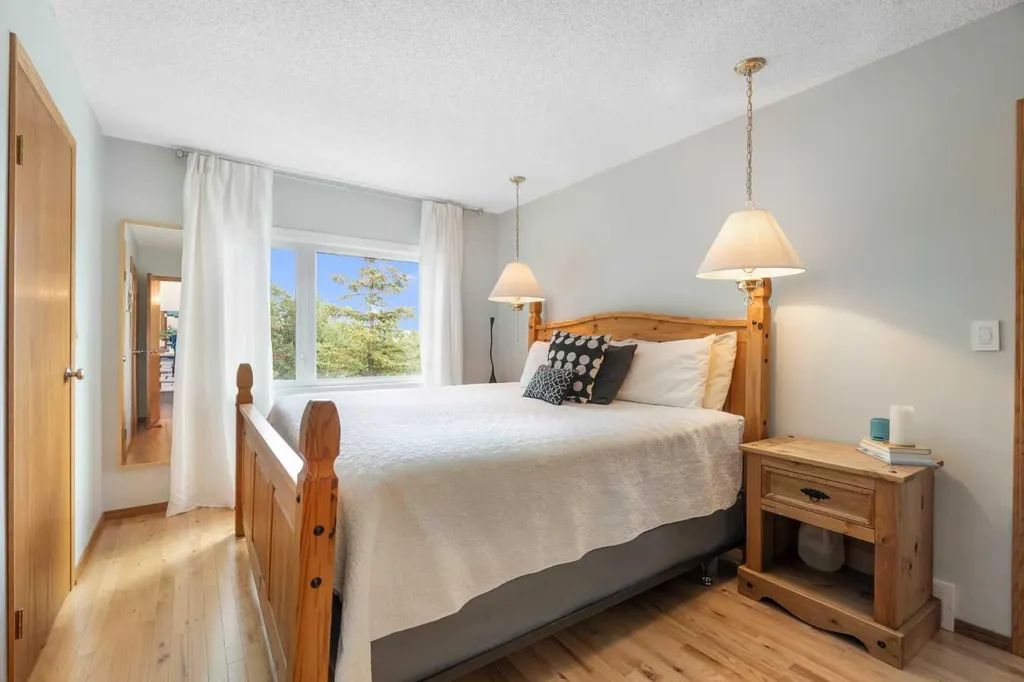 31 Biggar Heights Bay Rural Rocky View County AB T3R 1H4