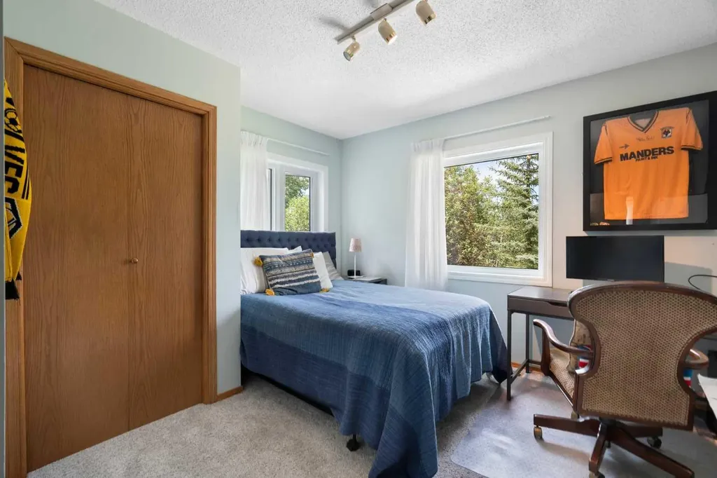 31 Biggar Heights Bay Rural Rocky View County AB T3R 1H4