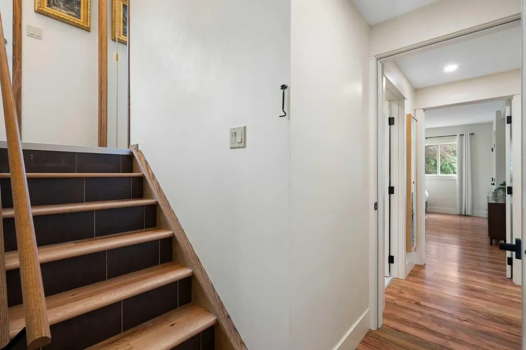 31 Biggar Heights Bay Rural Rocky View County AB T3R 1H4