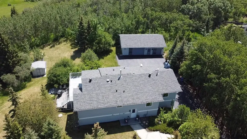 31 Biggar Heights Bay Rural Rocky View County AB T3R 1H4