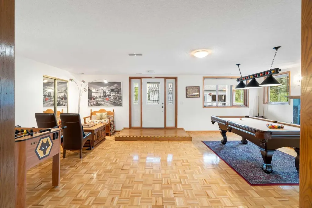 31 Biggar Heights Bay Rural Rocky View County AB T3R 1H4