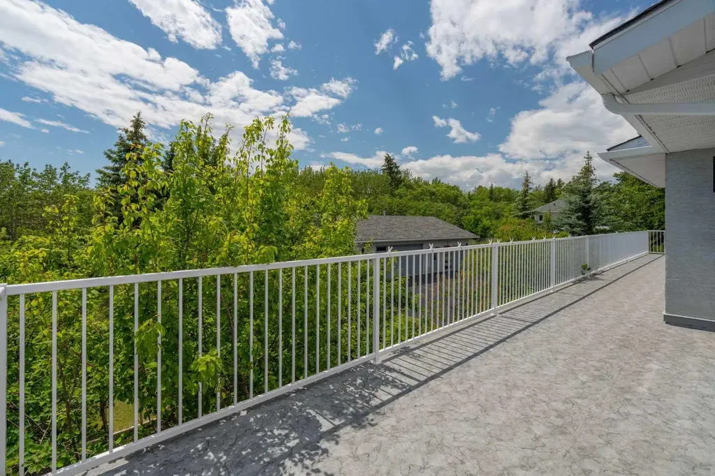 31 Biggar Heights Bay Rural Rocky View County AB T3R 1H4