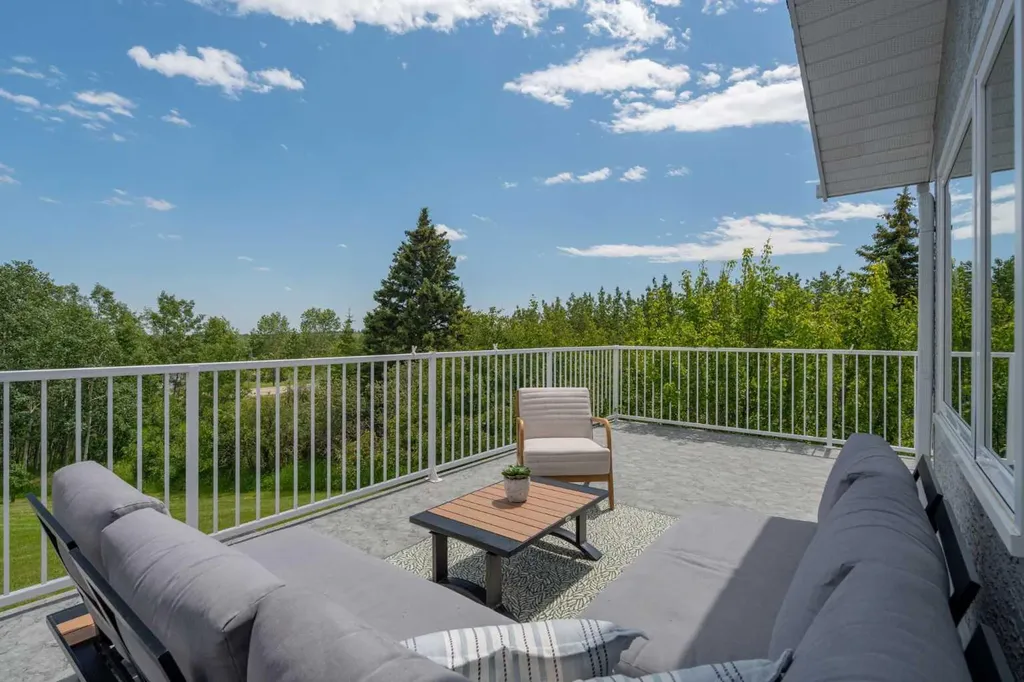 31 Biggar Heights Bay Rural Rocky View County AB T3R 1H4