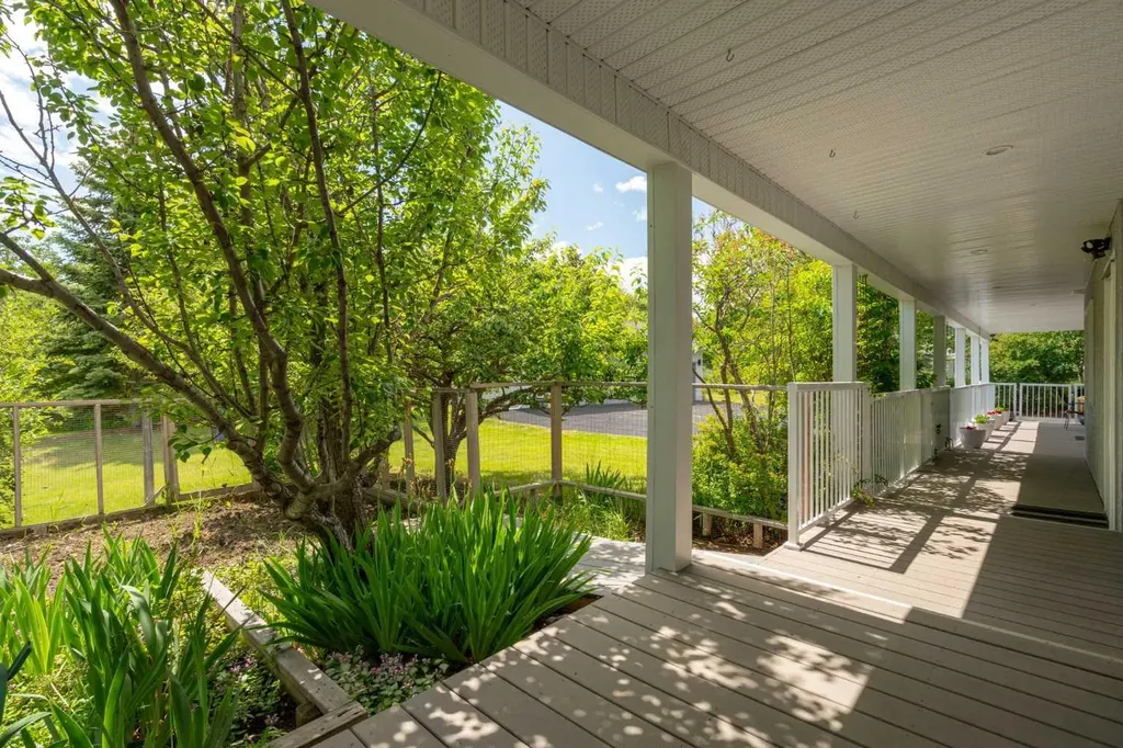 31 Biggar Heights Bay Rural Rocky View County AB T3R 1H4