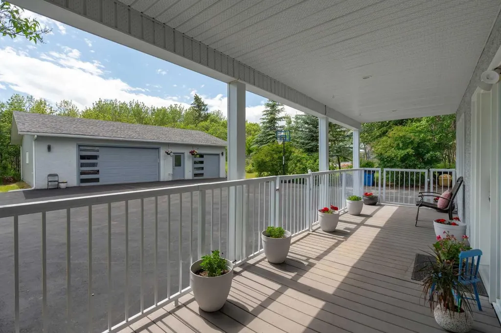 31 Biggar Heights Bay Rural Rocky View County AB T3R 1H4