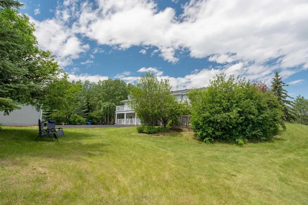 31 Biggar Heights Bay Rural Rocky View County AB T3R 1H4