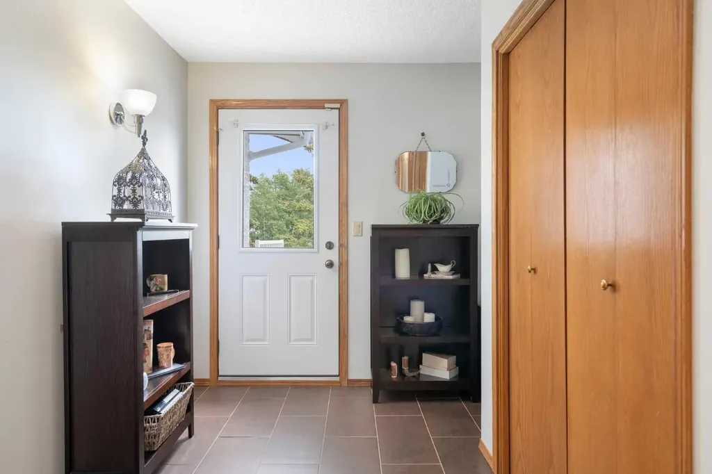 31 Biggar Heights Bay Rural Rocky View County AB T3R 1H4
