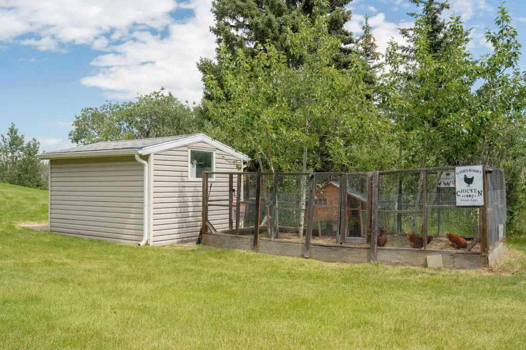 31 Biggar Heights Bay Rural Rocky View County AB T3R 1H4