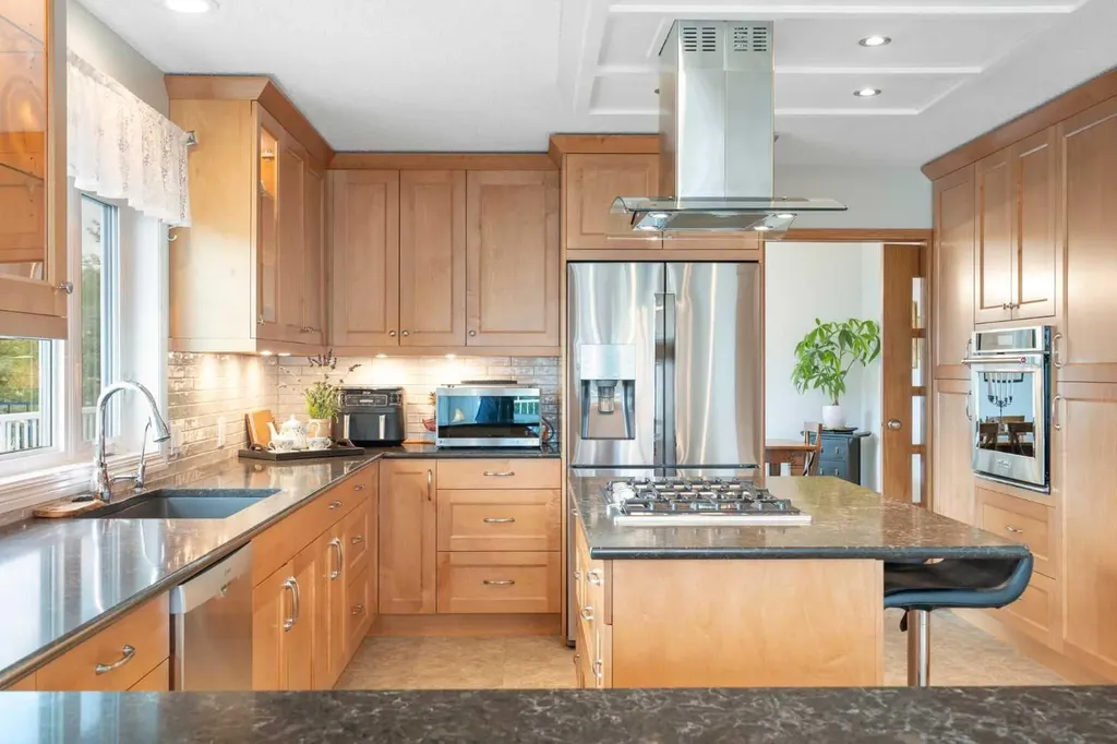 31 Biggar Heights Bay Rural Rocky View County AB T3R 1H4