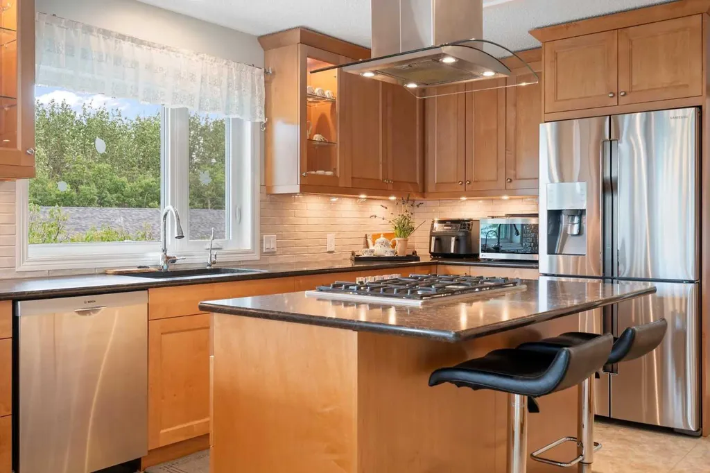 31 Biggar Heights Bay Rural Rocky View County AB T3R 1H4