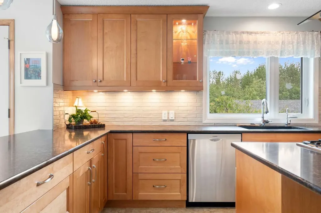 31 Biggar Heights Bay Rural Rocky View County AB T3R 1H4
