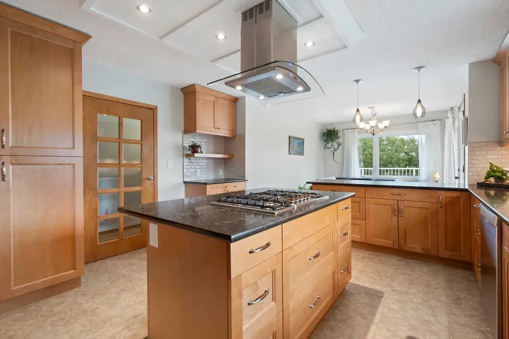31 Biggar Heights Bay Rural Rocky View County AB T3R 1H4