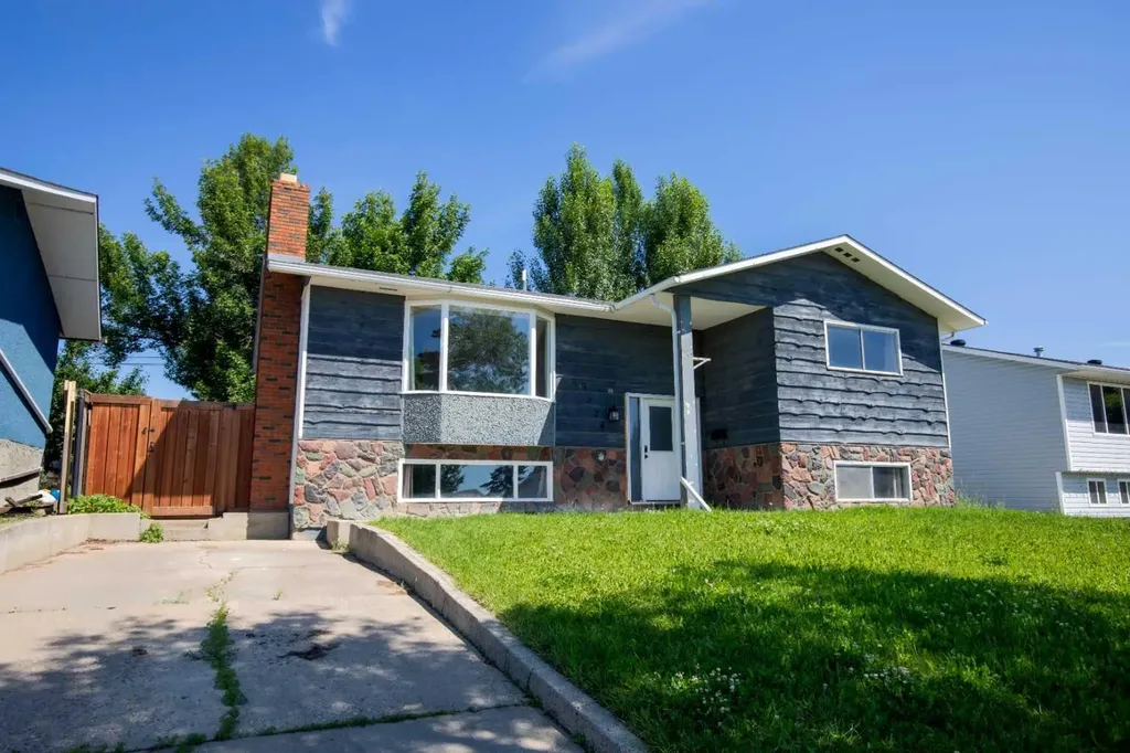 9224 107 Avenue Grande Prairie AB T8V 3W8