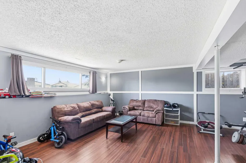 9224 107 Avenue Grande Prairie AB T8V 3W8