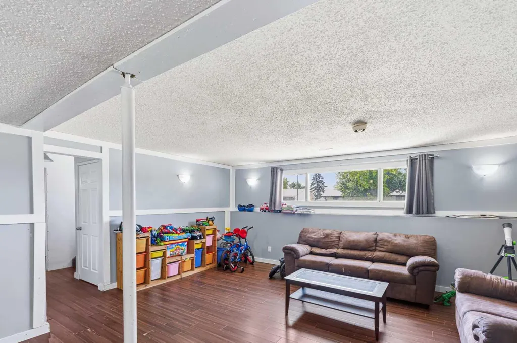 9224 107 Avenue Grande Prairie AB T8V 3W8
