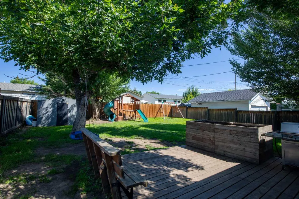 9224 107 Avenue Grande Prairie AB T8V 3W8