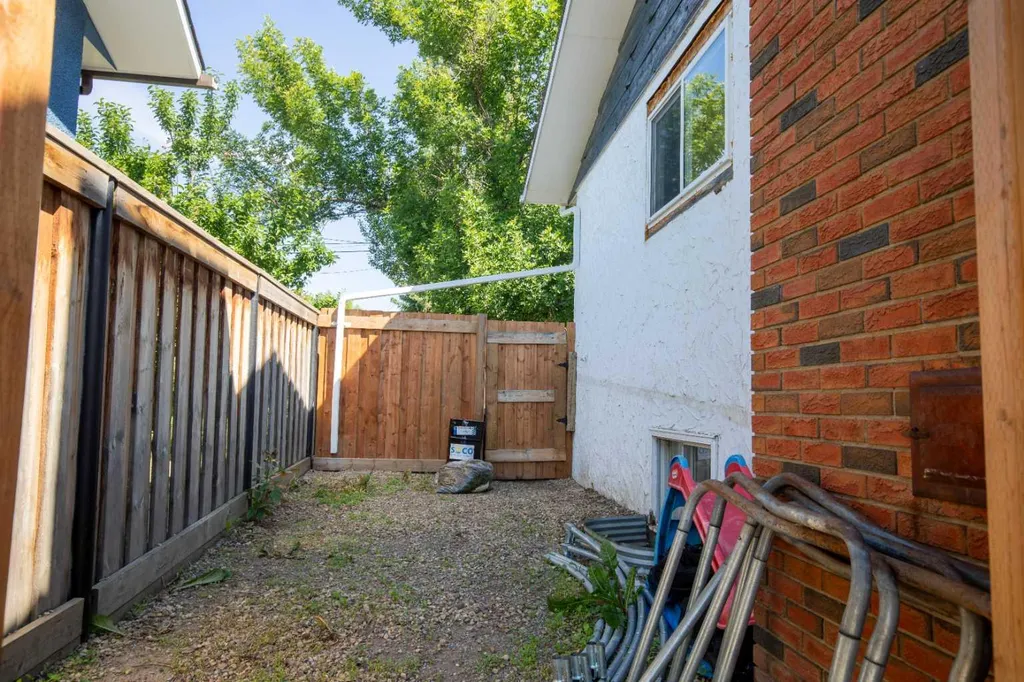 9224 107 Avenue Grande Prairie AB T8V 3W8