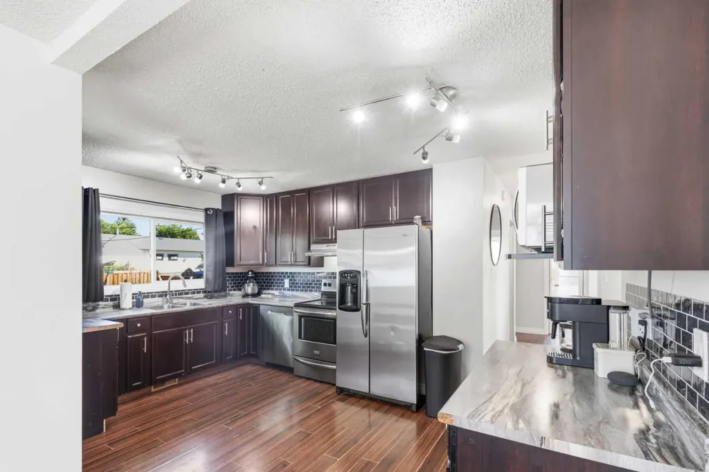 9224 107 Avenue Grande Prairie AB T8V 3W8