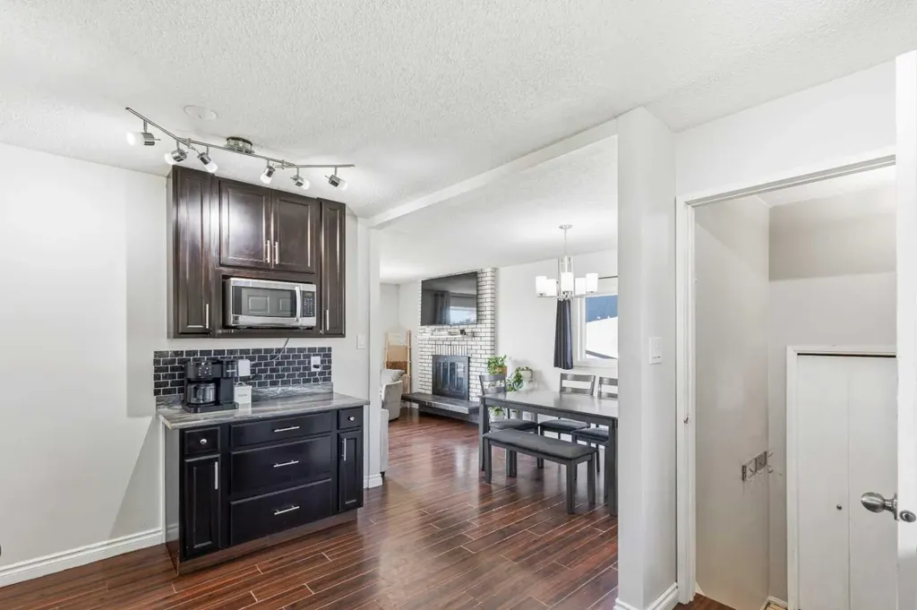 9224 107 Avenue Grande Prairie AB T8V 3W8