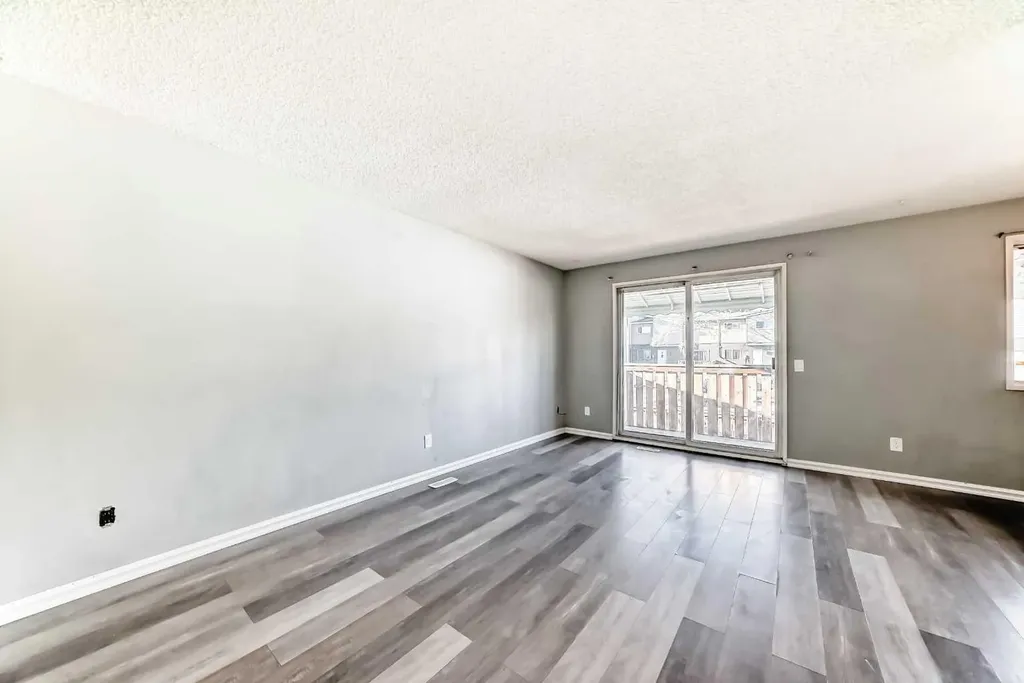 903 44 Street SE Calgary AB T2A 5K7