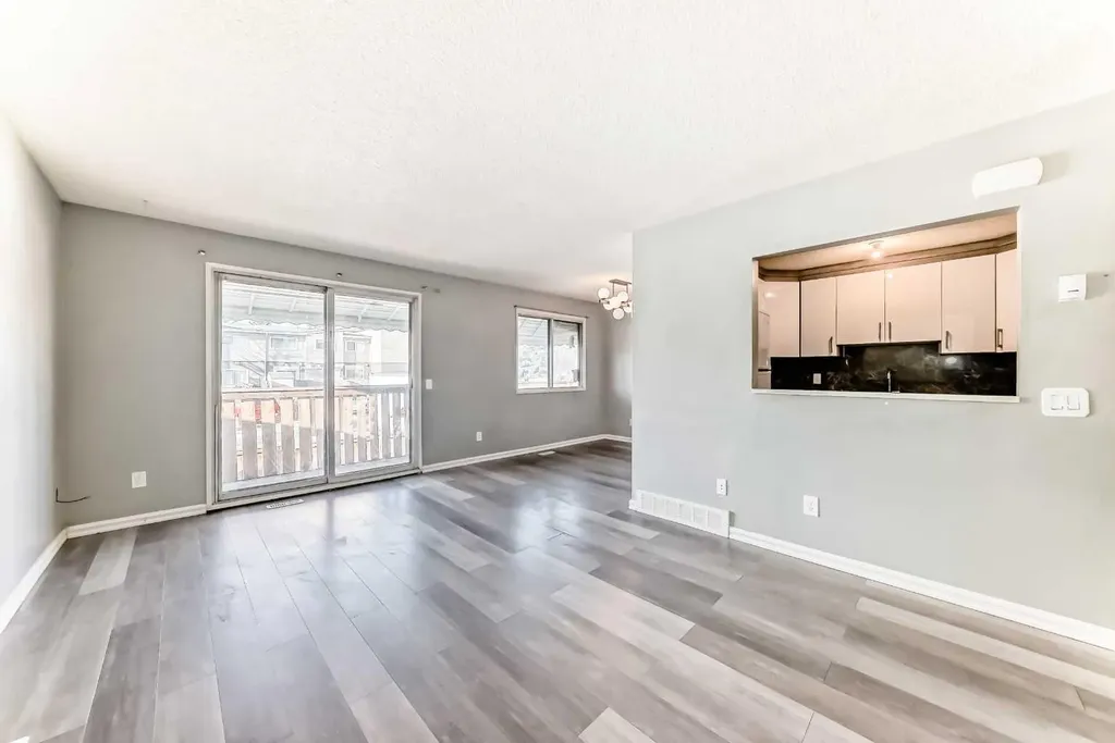 903 44 Street SE Calgary AB T2A 5K7