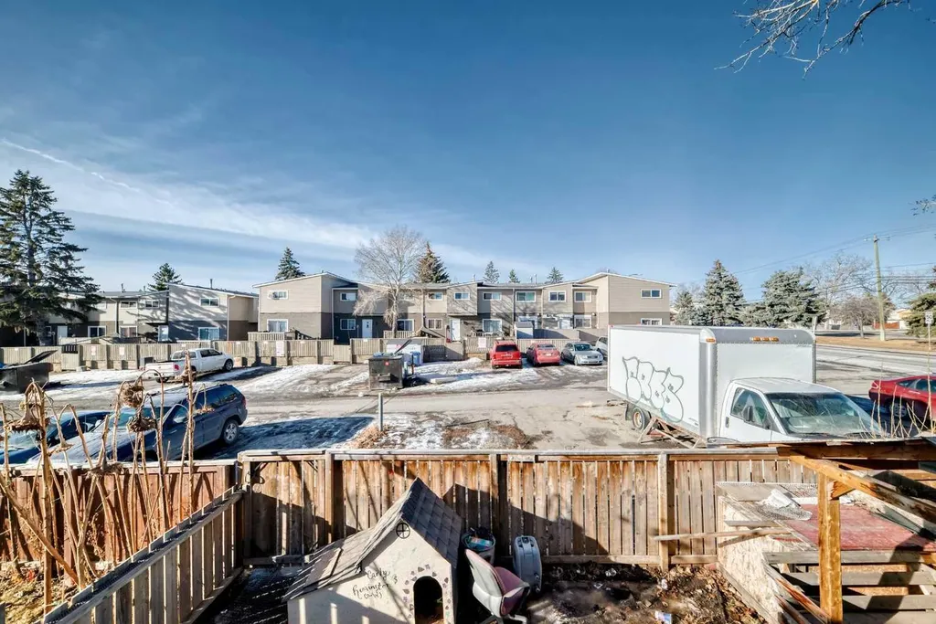 903 44 Street SE Calgary AB T2A 5K7