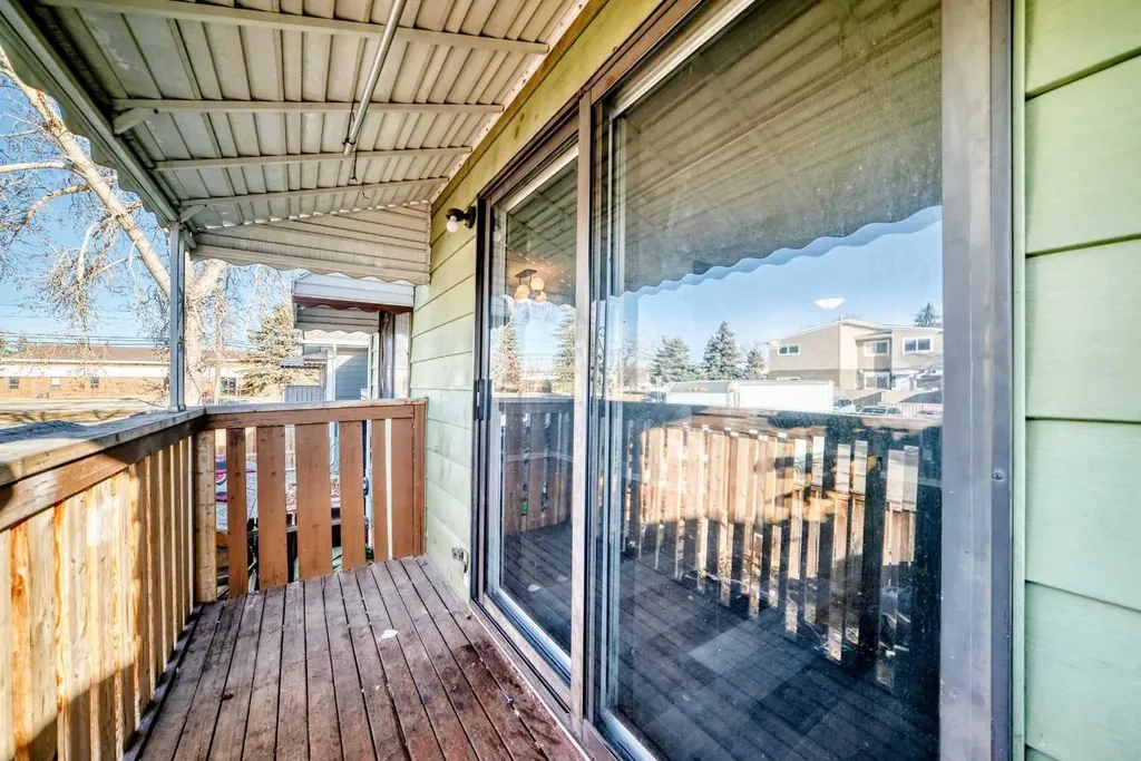 903 44 Street SE Calgary AB T2A 5K7