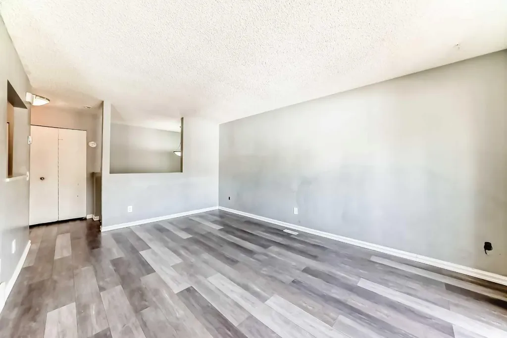 903 44 Street SE Calgary AB T2A 5K7