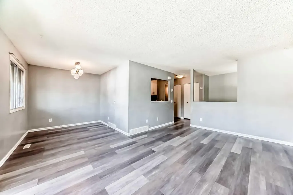 903 44 Street SE Calgary AB T2A 5K7