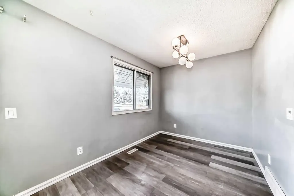 903 44 Street SE Calgary AB T2A 5K7