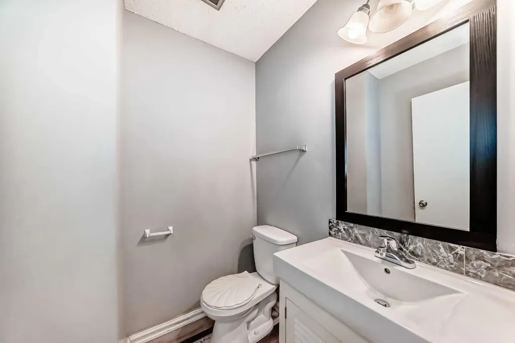 903 44 Street SE Calgary AB T2A 5K7