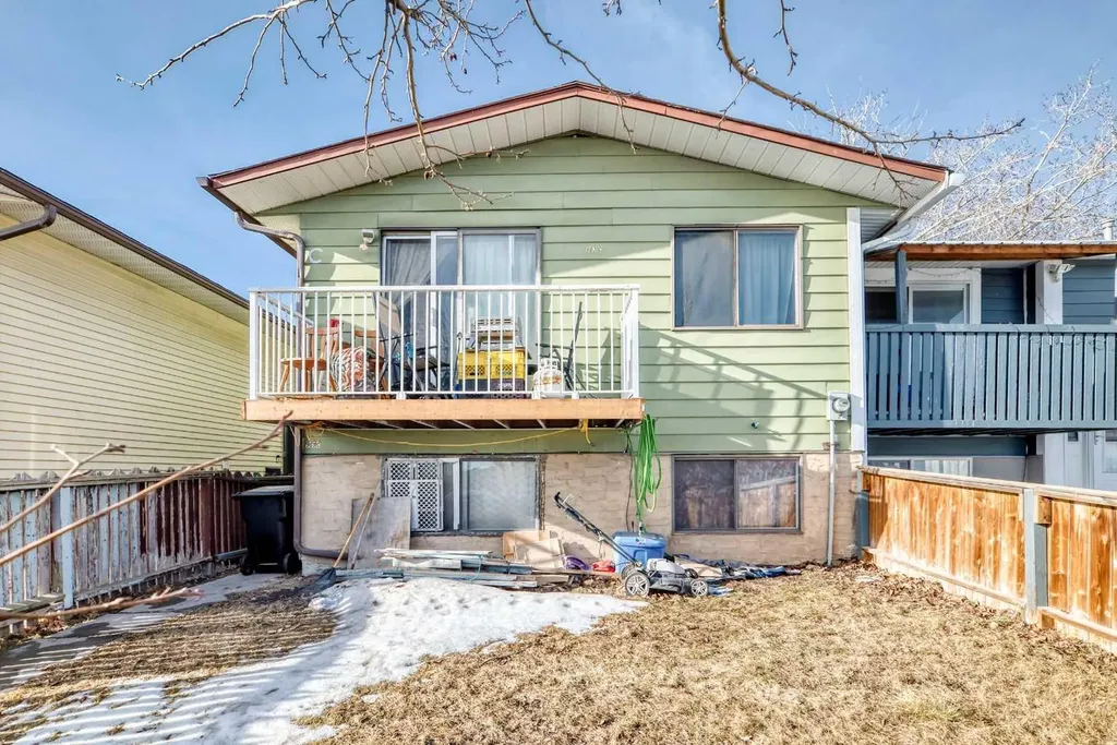 903 44 Street SE Calgary AB T2A 5K7