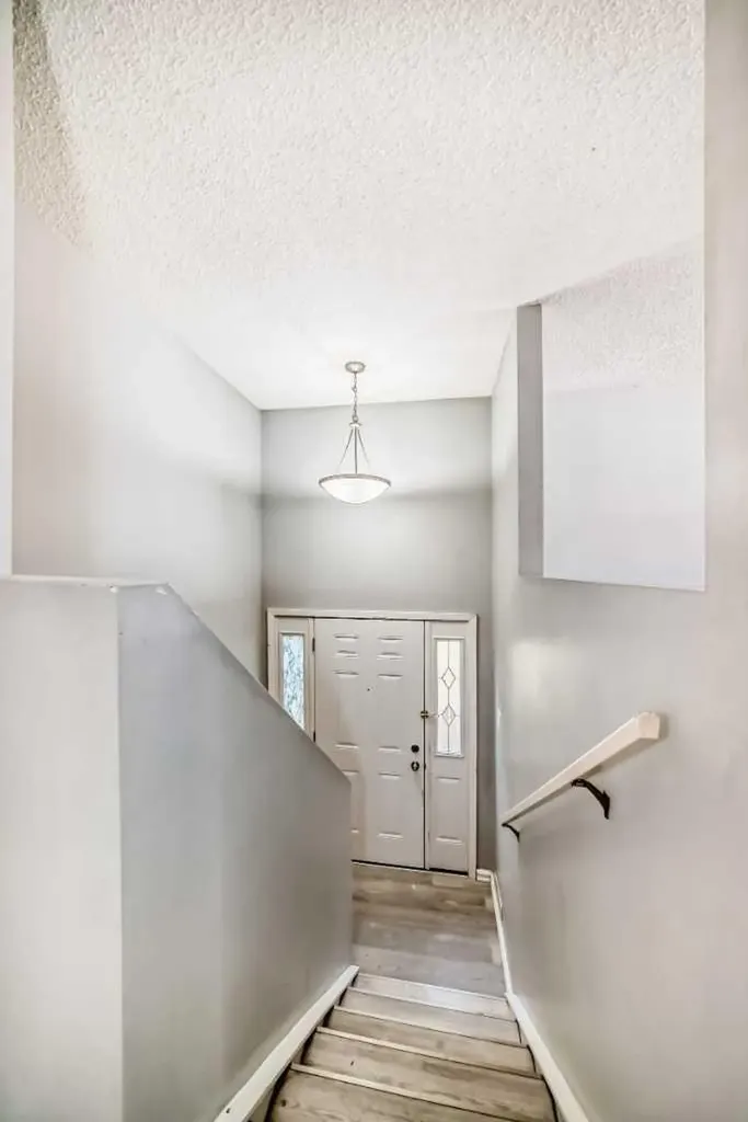 903 44 Street SE Calgary AB T2A 5K7