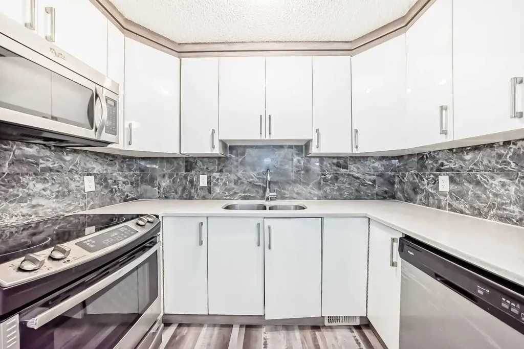 903 44 Street SE Calgary AB T2A 5K7