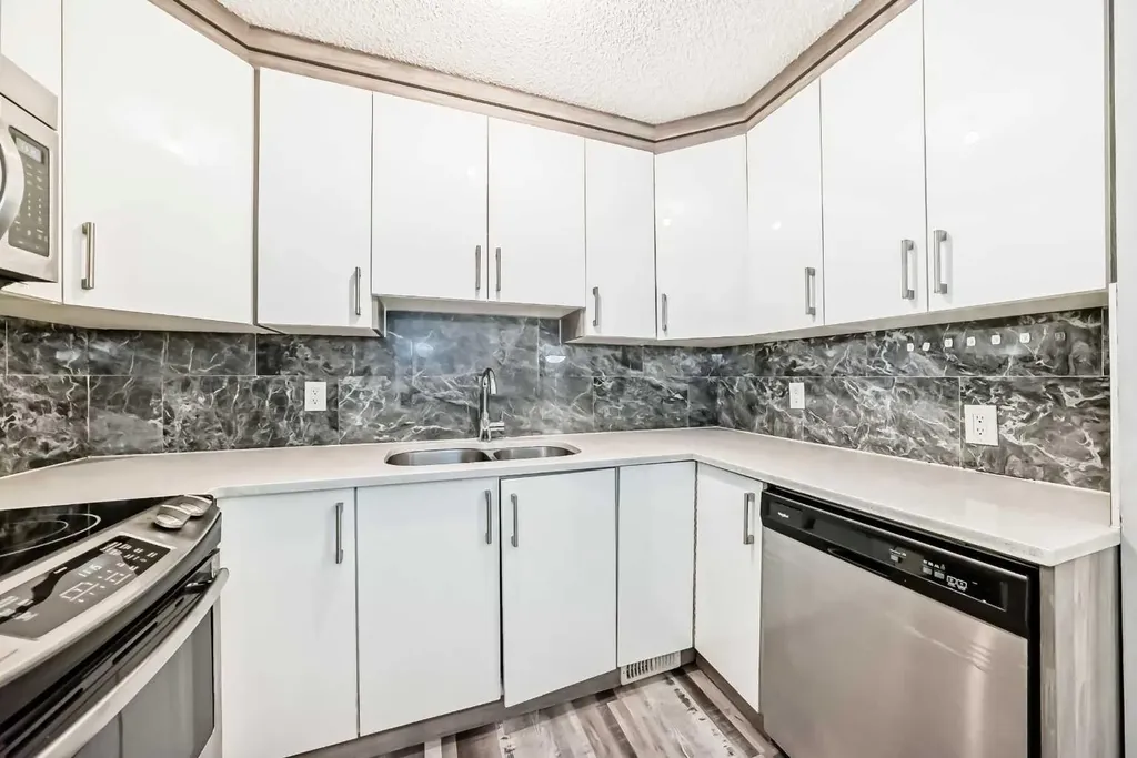 903 44 Street SE Calgary AB T2A 5K7