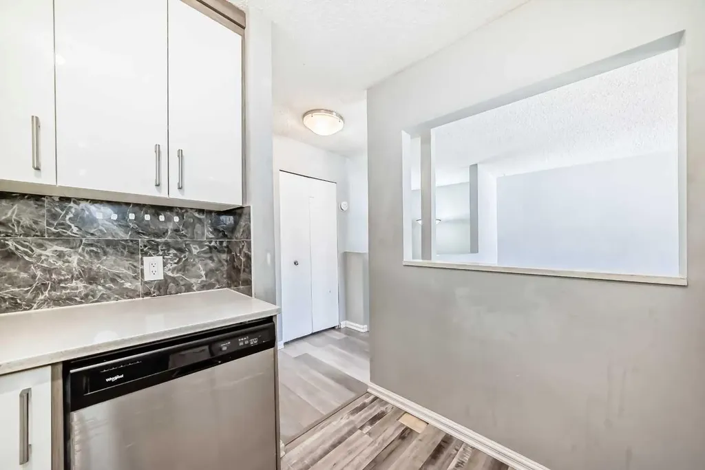 903 44 Street SE Calgary AB T2A 5K7