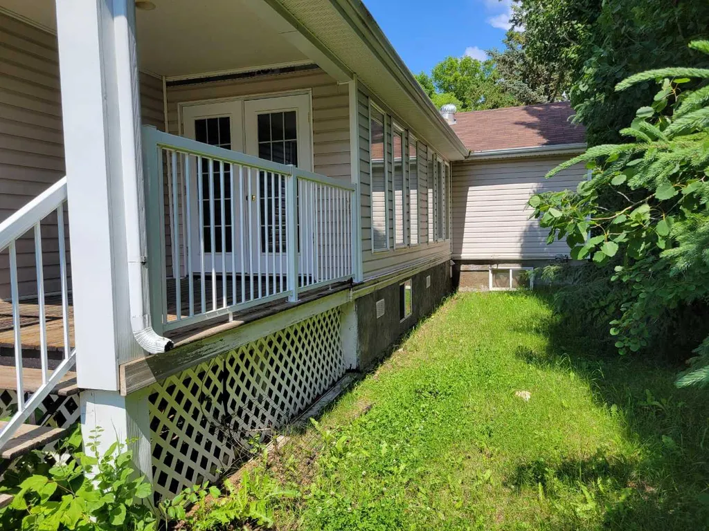 108 2 Avenue W Alliance AB T0B0A0
