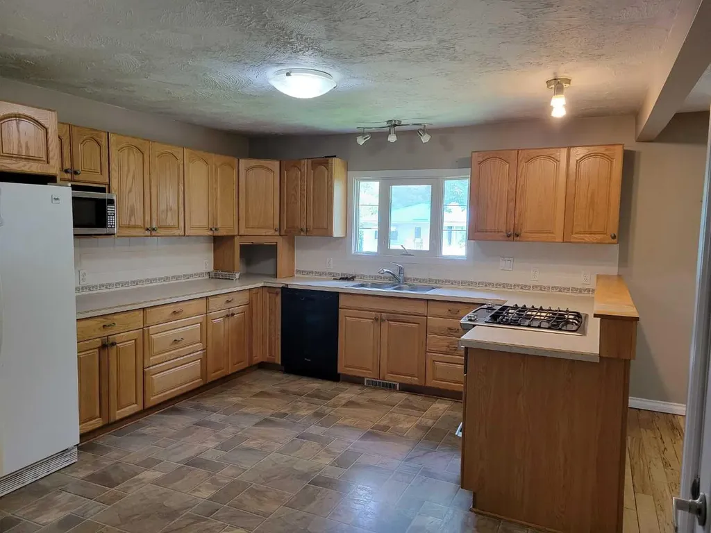 108 2 Avenue W Alliance AB T0B0A0