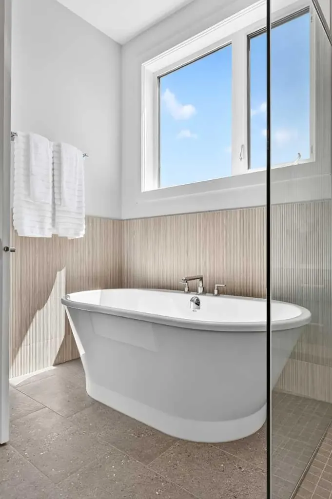 140 Marina Cove SE Calgary AB T3M 3P4